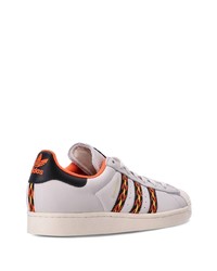 Baskets basses en cuir blanches adidas