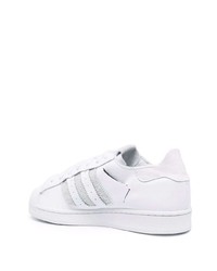 Baskets basses en cuir blanches adidas