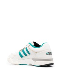 Baskets basses en cuir blanches adidas