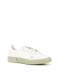 Baskets basses en cuir blanches adidas