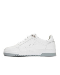 Baskets basses en cuir blanches Axel Arigato