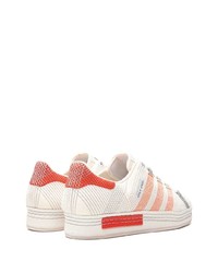 Baskets basses en cuir blanches adidas