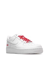 Baskets basses en cuir blanches Nike