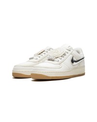 Baskets basses en cuir blanches Nike