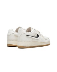 Baskets basses en cuir blanches Nike