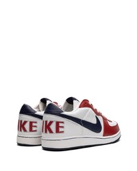 Baskets basses en cuir blanches Nike