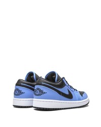 Baskets basses en cuir bleu clair Jordan