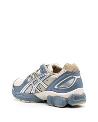 Baskets basses en cuir bleu clair Asics