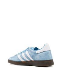 Baskets basses en cuir bleu clair adidas