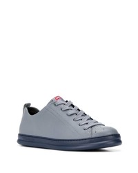 Baskets basses en cuir bleu clair Camper