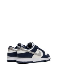 Baskets basses en cuir bleu marine Nike