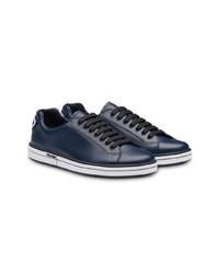 Baskets basses en cuir bleu marine Prada