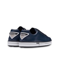 Baskets basses en cuir bleu marine Prada