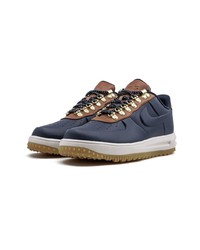 Baskets basses en cuir bleu marine Nike