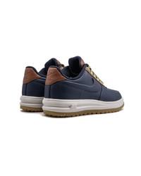 Baskets basses en cuir bleu marine Nike