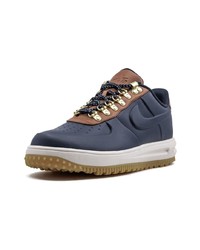 Baskets basses en cuir bleu marine Nike