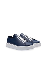 Baskets basses en cuir bleu marine Prada