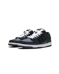 Baskets basses en cuir bleu marine Nike