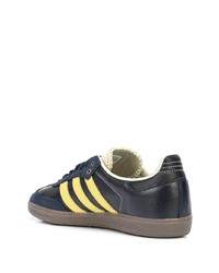 Baskets basses en cuir bleu marine adidas