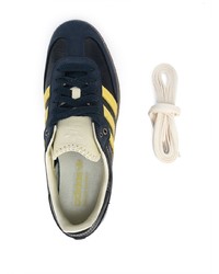 Baskets basses en cuir bleu marine adidas