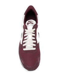 Baskets basses en cuir bordeaux Nike