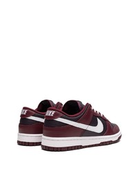 Baskets basses en cuir bordeaux Nike