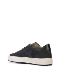 Baskets basses en cuir camouflage bleu marine Common Projects