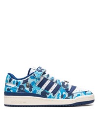 Baskets basses en cuir camouflage bleues