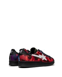 Baskets basses en cuir camouflage noires adidas