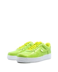 Baskets basses en cuir chartreuses Nike