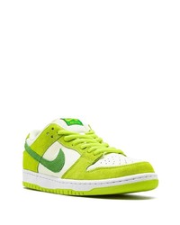 Baskets basses en cuir chartreuses Nike