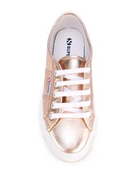 Baskets basses en cuir dorées Superga