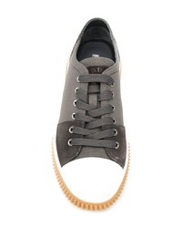 Baskets basses en cuir gris foncé Prada