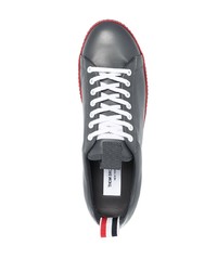 Baskets basses en cuir gris foncé Thom Browne