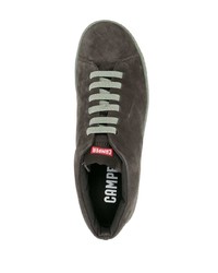 Baskets basses en cuir gris foncé Camper