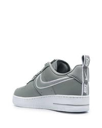 Baskets basses en cuir grises Nike