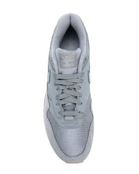 Baskets basses en cuir grises Nike