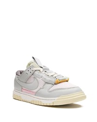 Baskets basses en cuir grises Nike