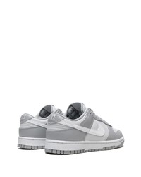 Baskets basses en cuir grises Nike