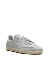 Baskets basses en cuir grises adidas