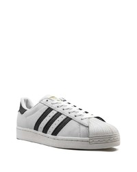 Baskets basses en cuir grises adidas