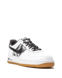 Baskets basses en cuir imprimées blanches et noires Nike