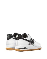 Baskets basses en cuir imprimées blanches et noires Nike