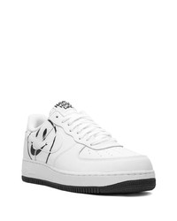 Baskets basses en cuir imprimées blanches et noires Nike