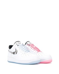 Baskets basses en cuir imprimées blanches et noires Nike