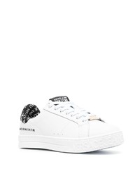 Baskets basses en cuir imprimées blanches et noires VERSACE JEANS COUTURE