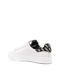 Baskets basses en cuir imprimées blanches et noires VERSACE JEANS COUTURE