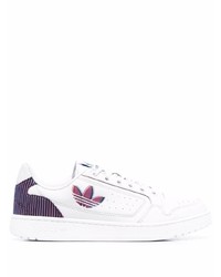 Baskets basses en cuir imprimées blanches adidas