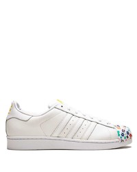 Baskets basses en cuir imprimées blanches adidas