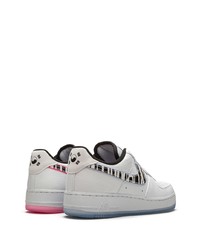 Baskets basses en cuir imprimées blanches Nike